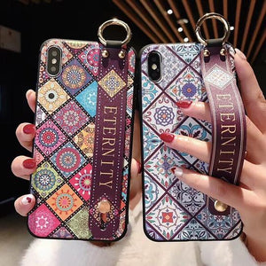 Retro Geometric Art Wrist Strap Hand Band Silicone Phone Case Back Cover for iPhone 12 Pro Max/12 Pro/12/12 Mini/SE/11 Pro Max/11 Pro/11/XS Max/XR/XS/X/8 Plus/8 - halloladies
